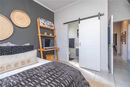False - Apartment For Sale in Pinehaven, Krugersdorp, Gauteng - M126329
