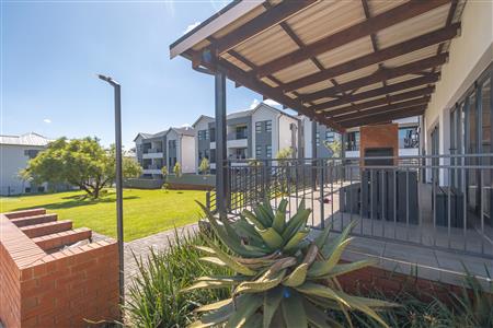 False - Apartment For Sale in Pinehaven, Krugersdorp, Gauteng - M126329