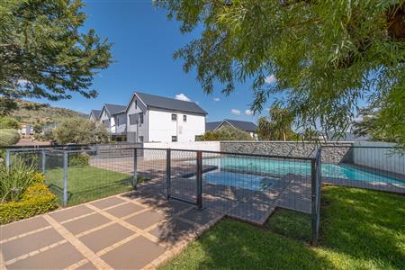 False - Apartment For Sale in Pinehaven, Krugersdorp, Gauteng - M126329