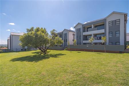 False - Apartment For Sale in Pinehaven, Krugersdorp, Gauteng - M126329