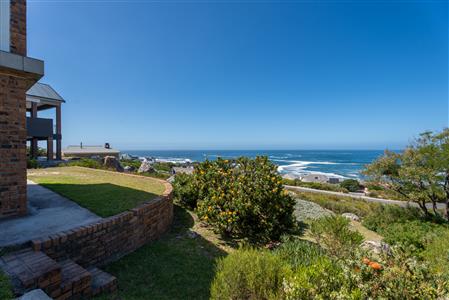 House For Sale in Bettys Bay, Western Cape - M126336