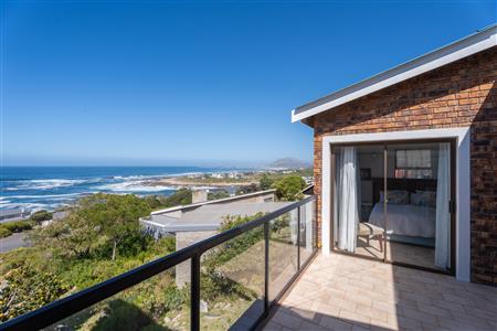House For Sale in Bettys Bay, Western Cape - M126336