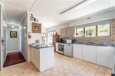 House For Sale in Bettys Bay, Western Cape - M126336