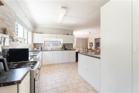 House For Sale in Bettys Bay, Western Cape - M126336