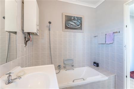 House For Sale in Bettys Bay, Western Cape - M126336