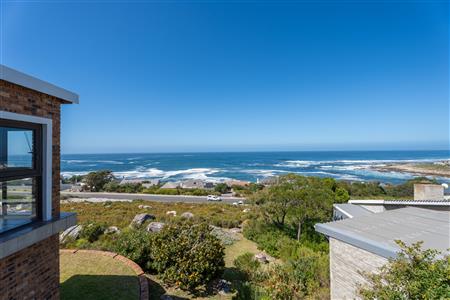 House For Sale in Bettys Bay, Western Cape - M126336