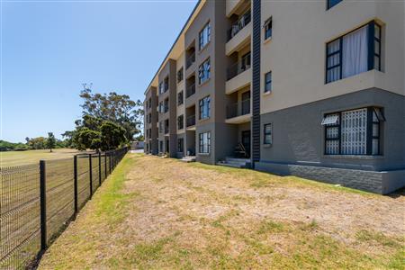 False - Apartment For Sale in Audas Estate, Somerset West, Western Cape - M126348