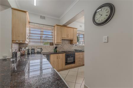 False - Apartment Sold in Stellenbosch Central, Stellenbosch, Western Cape - M126427