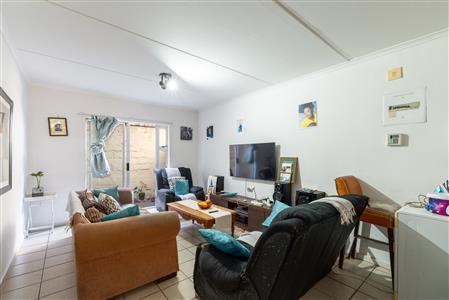 False - Apartment For Sale in Maitland, Cape Town, Western Cape - M126438