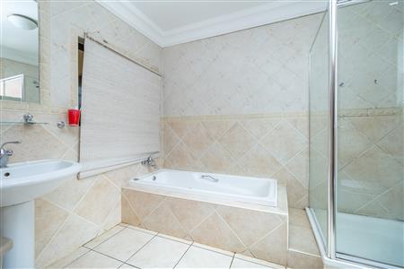 False - House For Sale in Olivedale, Randburg, Gauteng - M126432