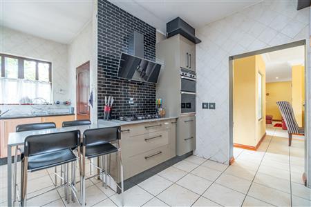 False - House For Sale in Olivedale, Randburg, Gauteng - M126432