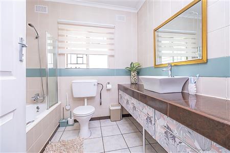 False - House For Sale in Heidelberg Central, Heidelberg, Gauteng - M126454