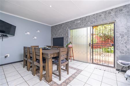 False - House For Sale in Heidelberg Central, Heidelberg, Gauteng - M126454
