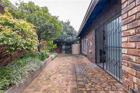 False - House For Sale in Heidelberg Central, Heidelberg, Gauteng - M126454