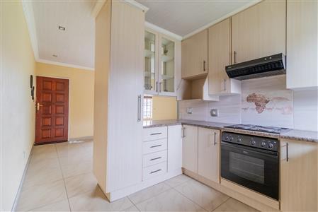 False - Townhouse For Sale in Roodepoort West, Roodepoort, Gauteng - M126468