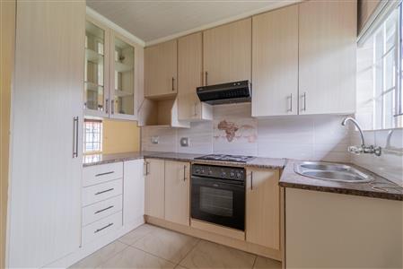 False - Townhouse For Sale in Roodepoort West, Roodepoort, Gauteng - M126468