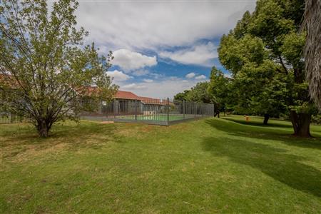 False - Townhouse For Sale in Roodepoort West, Roodepoort, Gauteng - M126468
