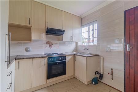 False - Townhouse For Sale in Roodepoort West, Roodepoort, Gauteng - M126468