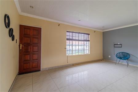 False - Townhouse For Sale in Roodepoort West, Roodepoort, Gauteng - M126468