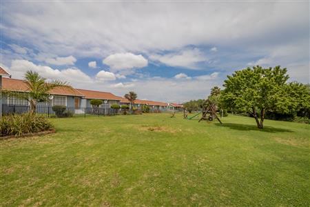 False - Townhouse For Sale in Roodepoort West, Roodepoort, Gauteng - M126468