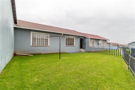 False - Townhouse For Sale in Roodepoort West, Roodepoort, Gauteng - M126468