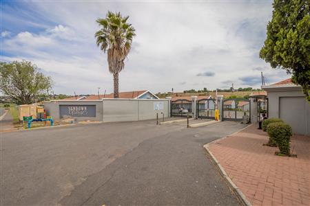 False - Townhouse For Sale in Roodepoort West, Roodepoort, Gauteng - M126468