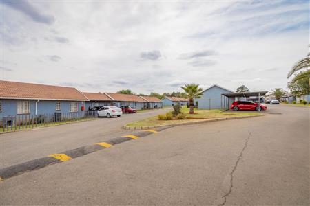 False - Townhouse For Sale in Roodepoort West, Roodepoort, Gauteng - M126468