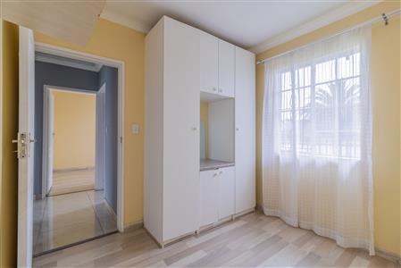 False - Townhouse For Sale in Roodepoort West, Roodepoort, Gauteng - M126468