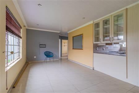 False - Townhouse For Sale in Roodepoort West, Roodepoort, Gauteng - M126468