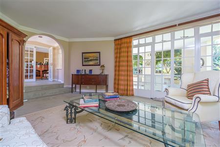 Charming home with two income-generating cottages. - M126481