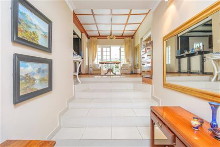 Charming home with two income-generating cottages. - M126481