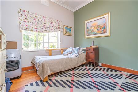 Charming home with two income-generating cottages. - M126481