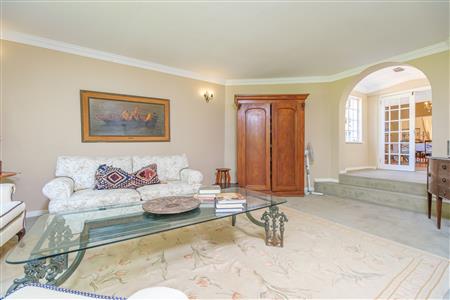Charming home with two income-generating cottages. - M126481