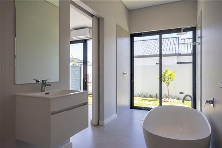 False - House For Sale in Val de Vie Estate, Paarl, Western Cape - M125733