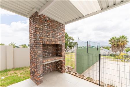 False - House For Sale in Paarl North, Paarl, Western Cape - M126496
