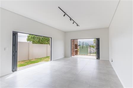 False - House For Sale in Paarl North, Paarl, Western Cape - M126496