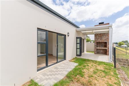 False - House For Sale in Paarl North, Paarl, Western Cape - M126496