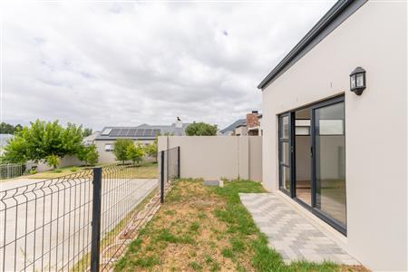 False - House For Sale in Paarl North, Paarl, Western Cape - M126496