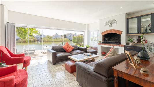 House Sold in Val de Vie Estate, Paarl, Western Cape - M126487