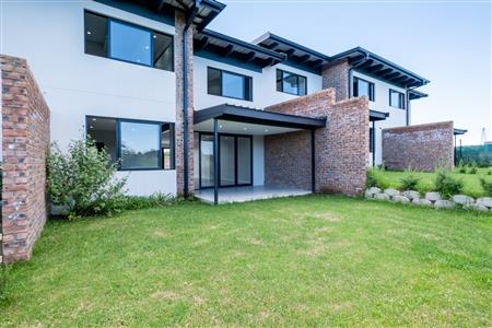 False - Townhouse For Sale in Leonard, Hilton, KwaZulu Natal - M122803