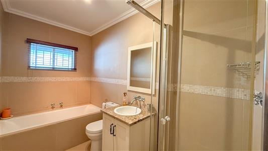 False - Apartment For Sale in Shakas Rock, Ballito, KwaZulu Natal - M126498