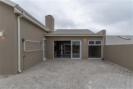 False - Townhouse For Sale in Island View, Mossel Bay, Western Cape - M126501