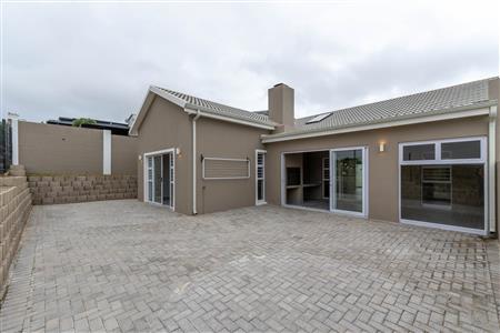 False - Townhouse For Sale in Island View, Mossel Bay, Western Cape - M126501