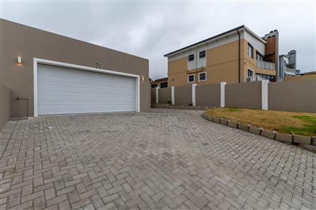 False - Townhouse For Sale in Island View, Mossel Bay, Western Cape - M126501