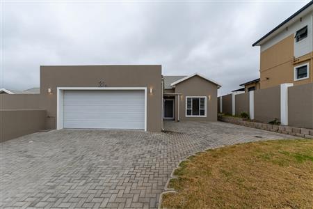 False - Townhouse For Sale in Island View, Mossel Bay, Western Cape - M126501
