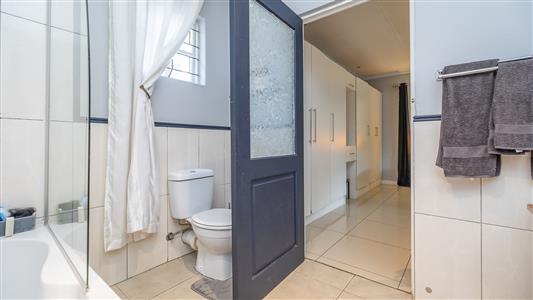 False - House Sold in Fourways, Sandton, Gauteng - M126517