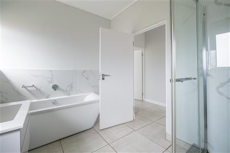 False - Apartment To Rent in Izinga, Umhlanga, KwaZulu Natal - M126528