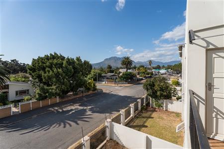 False - Apartment For Sale in Van Der Stel, Somerset West, Western Cape - M126537