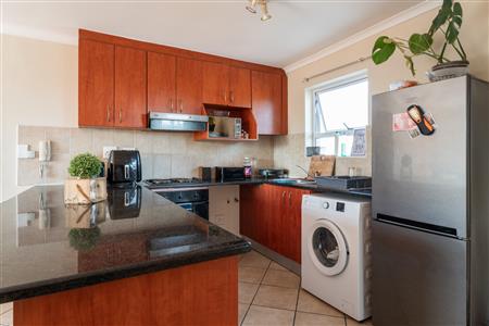 False - Apartment For Sale in Van Der Stel, Somerset West, Western Cape - M126537