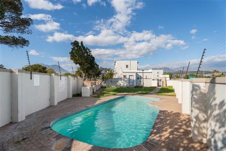 False - Apartment For Sale in Van Der Stel, Somerset West, Western Cape - M126537